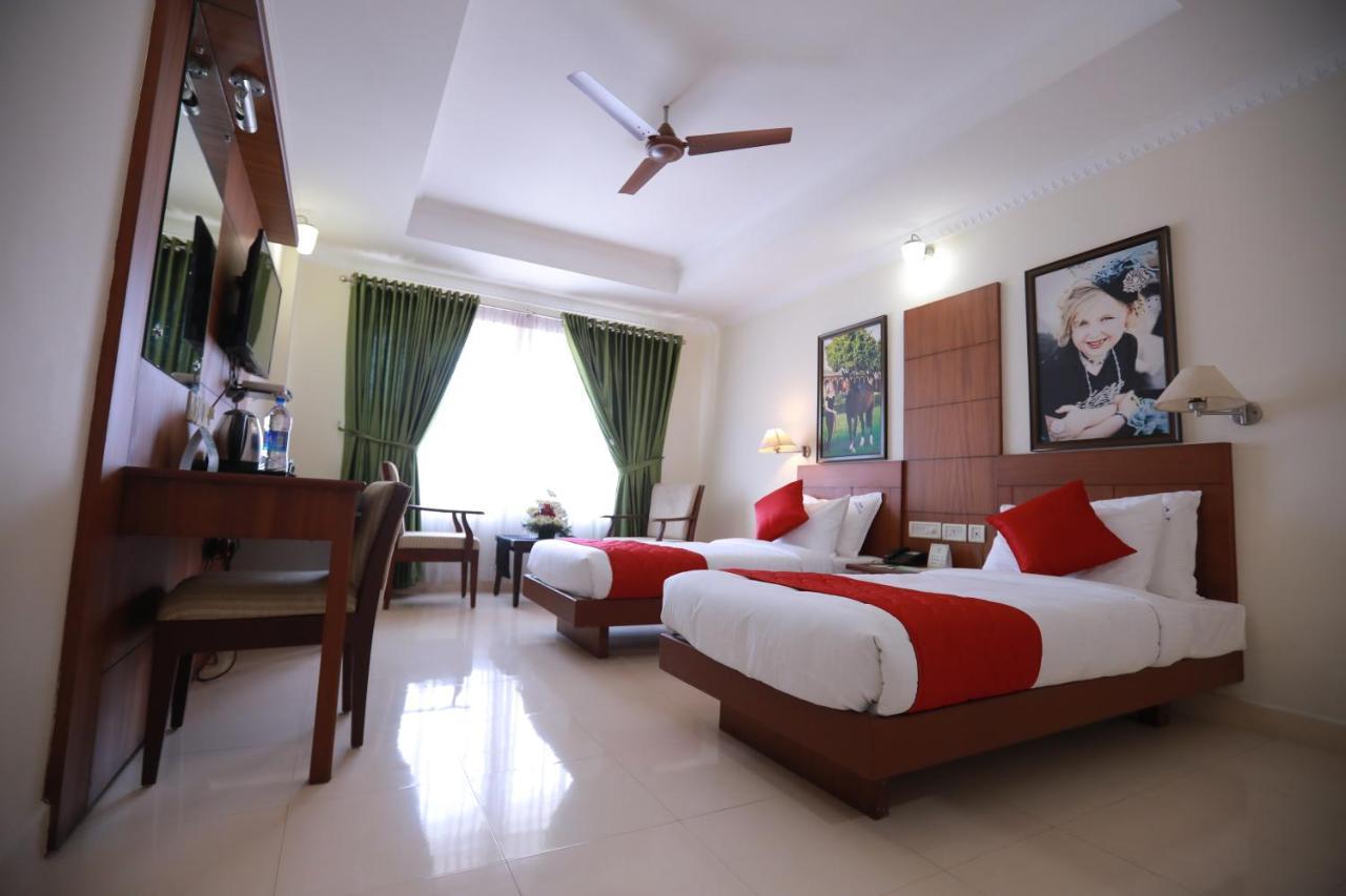 Hotel Peninsula Thrissur Luaran gambar