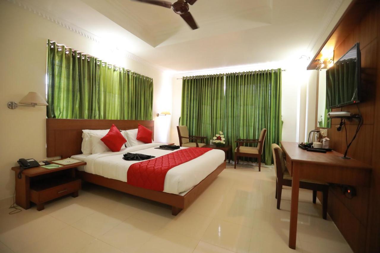 Hotel Peninsula Thrissur Luaran gambar
