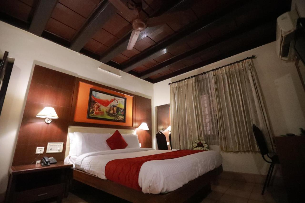 Hotel Peninsula Thrissur Luaran gambar